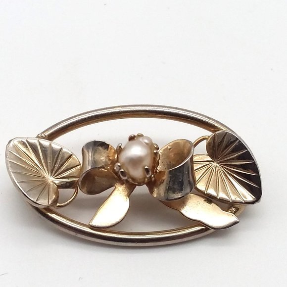 Vintage Pearl Brooch Gold Leaf Bow MCM Fashion Jewelry Oval Classic Glam 50's - Picture 1 of 3